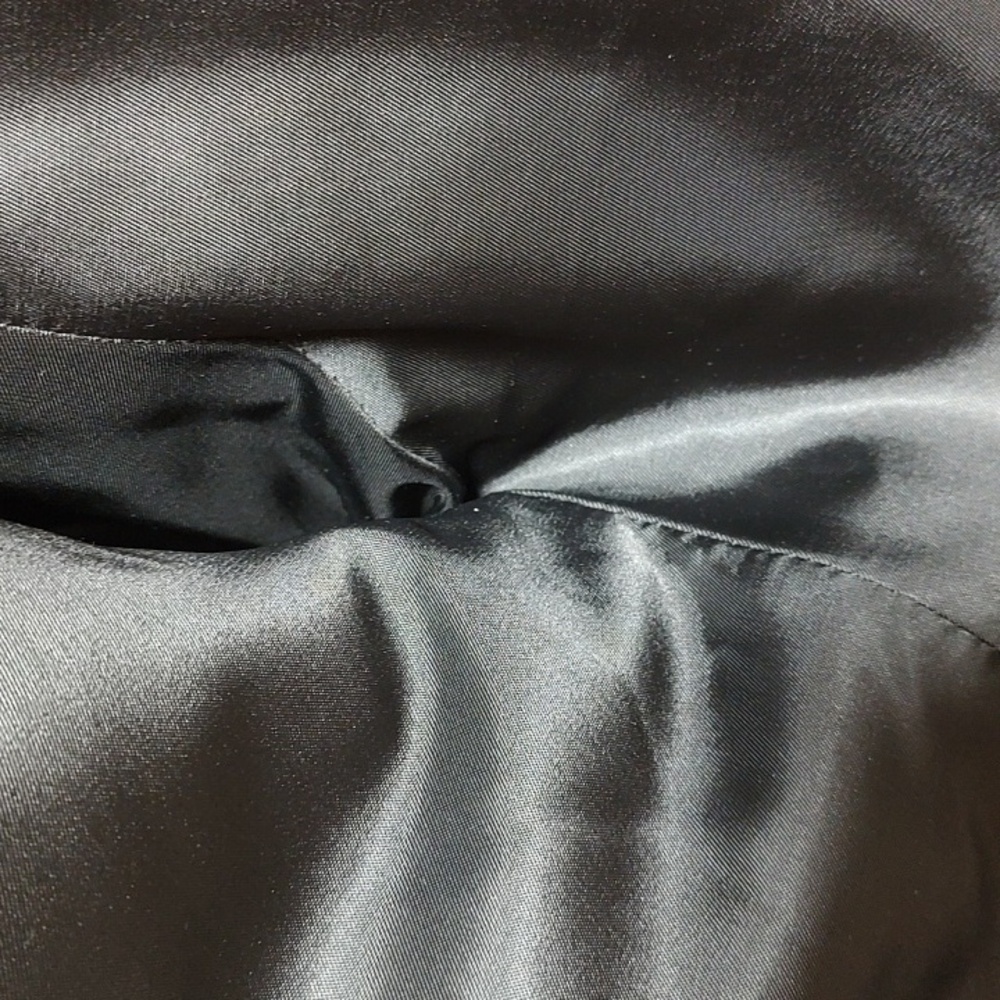 Donna Salyers' Fabulous Furs - Picture 5 of 10